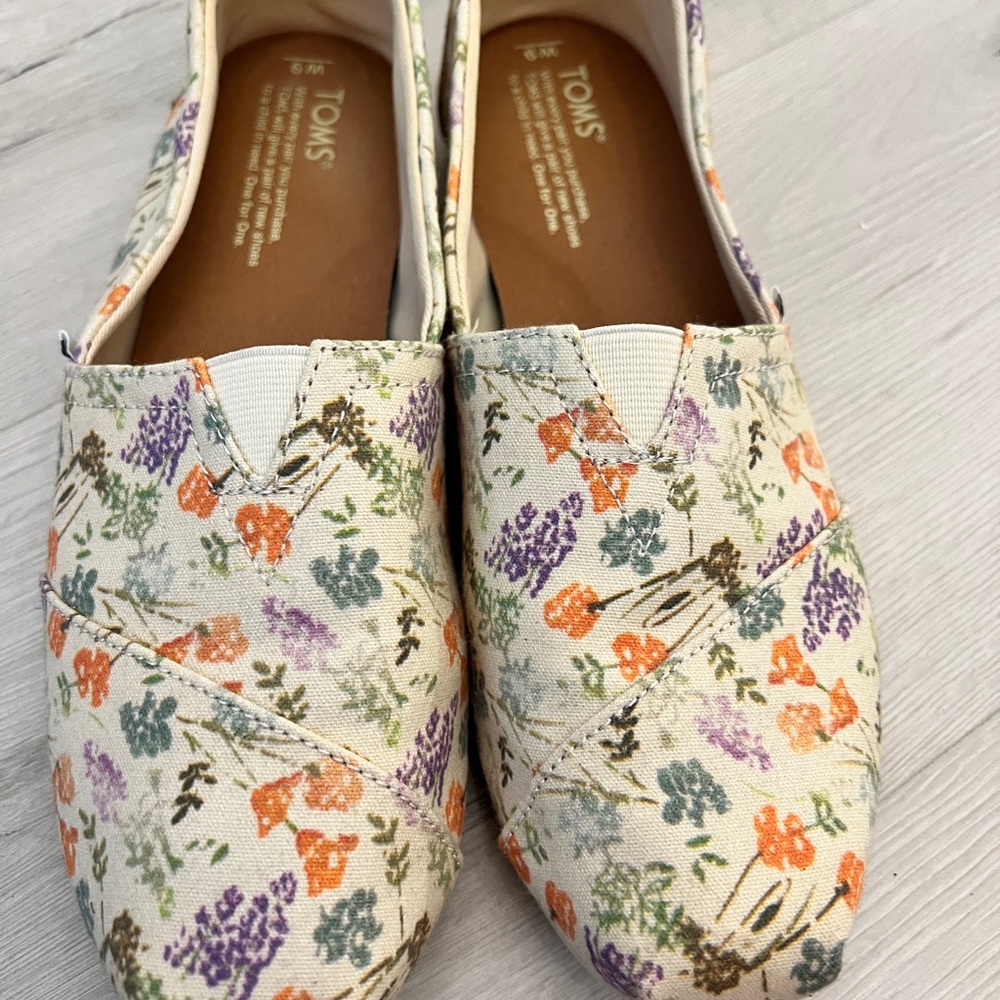 TOMS Cream and Orange Floral Flats - Picture 5 of 5